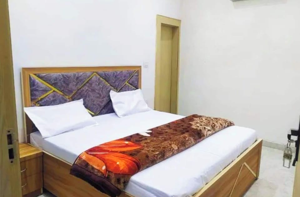 Desk, soundproofing, bed sheets