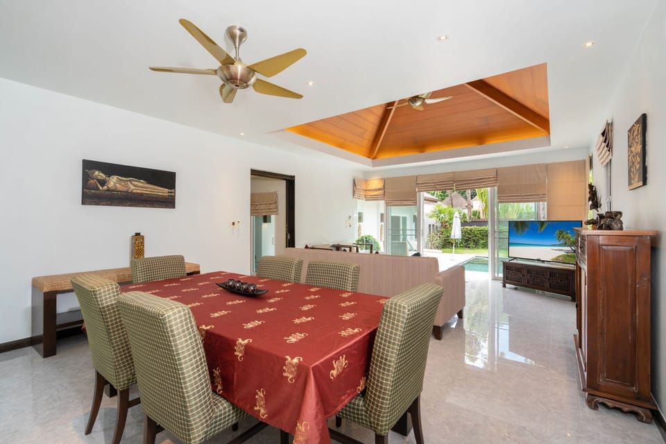 Family Villa, 3 Bedrooms, Pool View | In-room dining