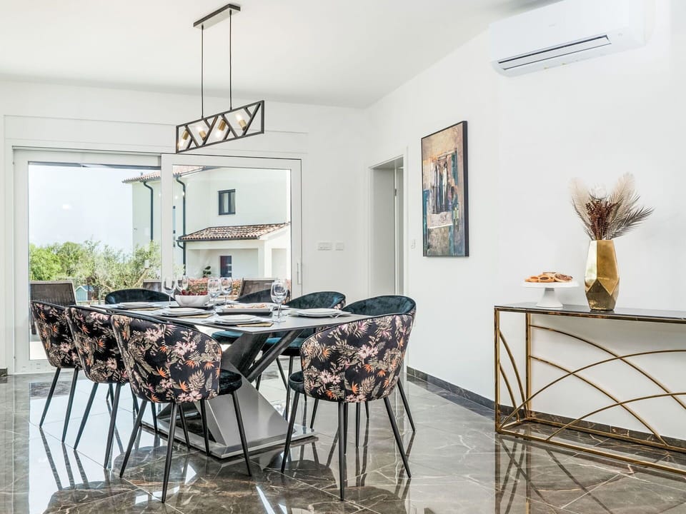 Furniture, Interior Design, Chair, Table, Flooring, Wood, Kitchen & Dining Room Table, Floor, Ceiling, Dining Room
