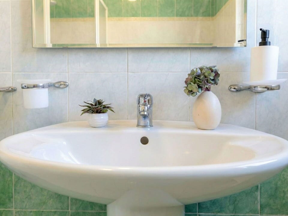 Bathroom Sink, Sink, Plumbing Fixture, Bathroom, Interior Design, Tap, Plumbing, Porcelain, Mirror, Ceramic