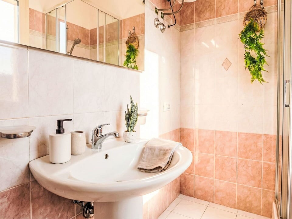 Bathroom, Bathroom Sink, Plumbing Fixture, Sink, Interior Design, Tap, Mirror, Flooring, Plumbing, Toilet