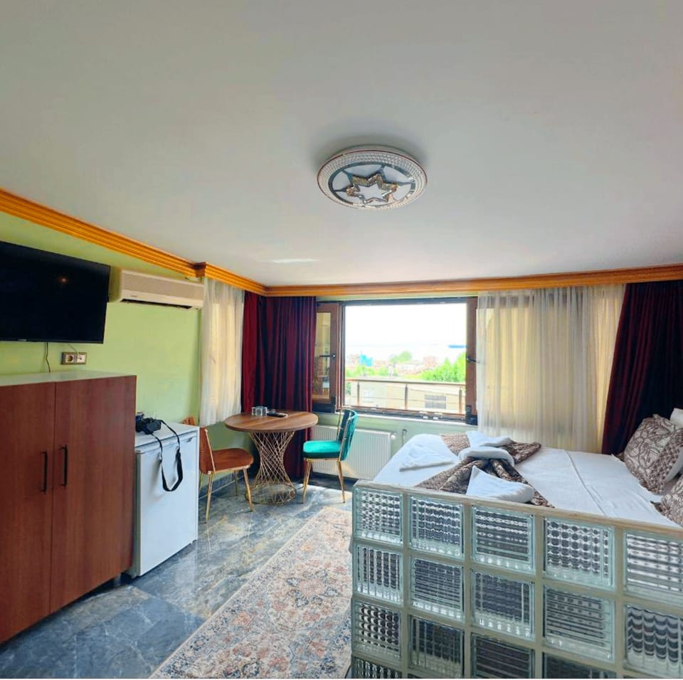 Deluxe Studio Suite | Premium bedding, minibar, desk, free WiFi