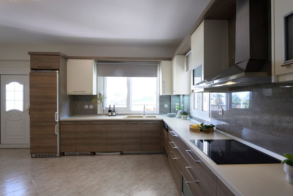 House | 5 bedrooms, desk