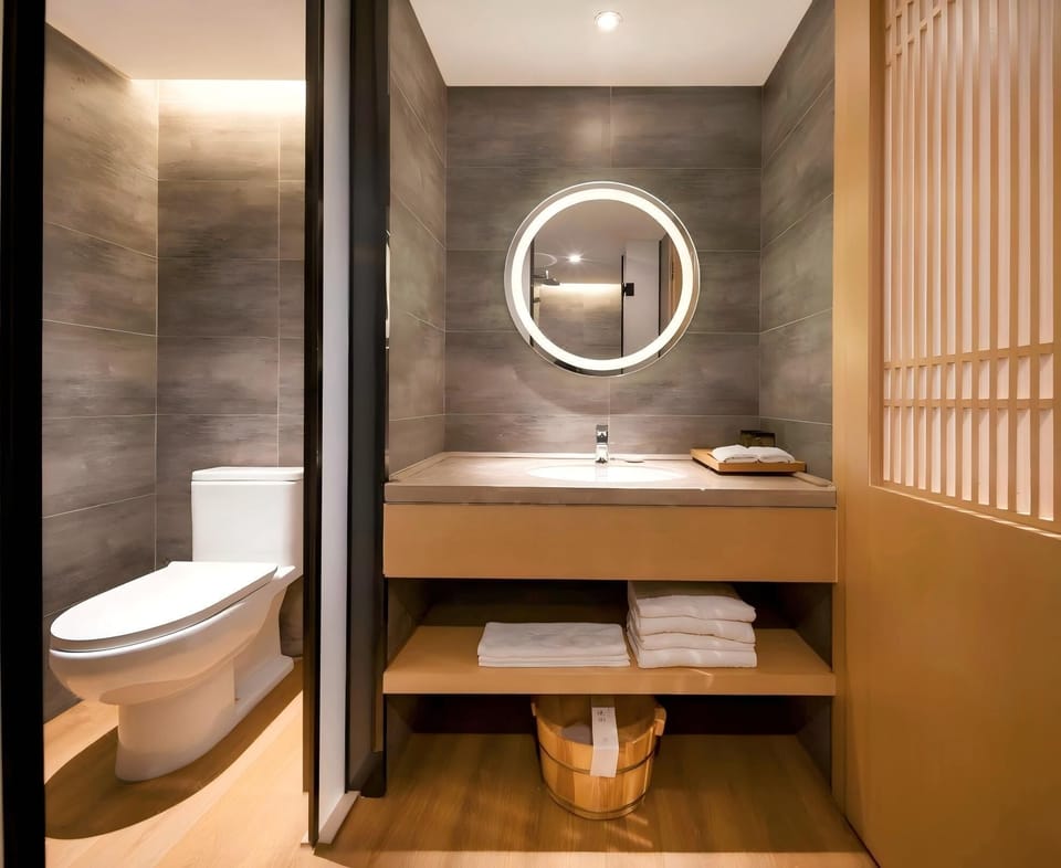 Executive Double Room, City View | Desk, laptop workspace, blackout drapes, soundproofing