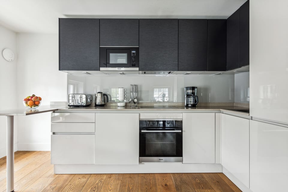 City Apartment, 1 Double Bed with Sofa bed, Non Smoking, Courtyard Area | Private kitchen | Coffee/tea maker, electric kettle, highchair, paper towels