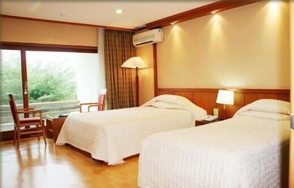 Twin Room, Mountain View | Minibar, desk, laptop workspace, blackout drapes