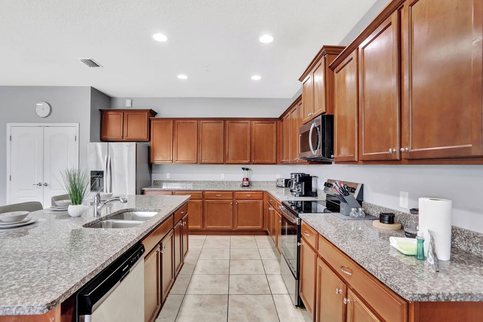 Full Modern Kitchen
