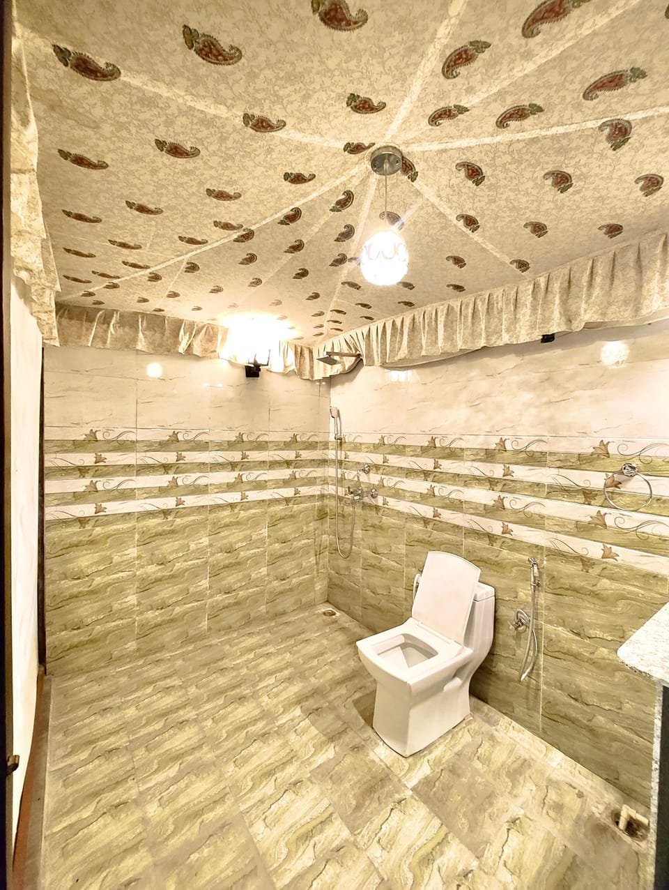 Shower, free toiletries, towels, soap