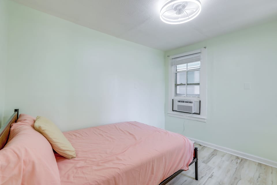 2 Blocks to Beach: Sunny Ocean Grove Apartment Apartment in Ocean Grove