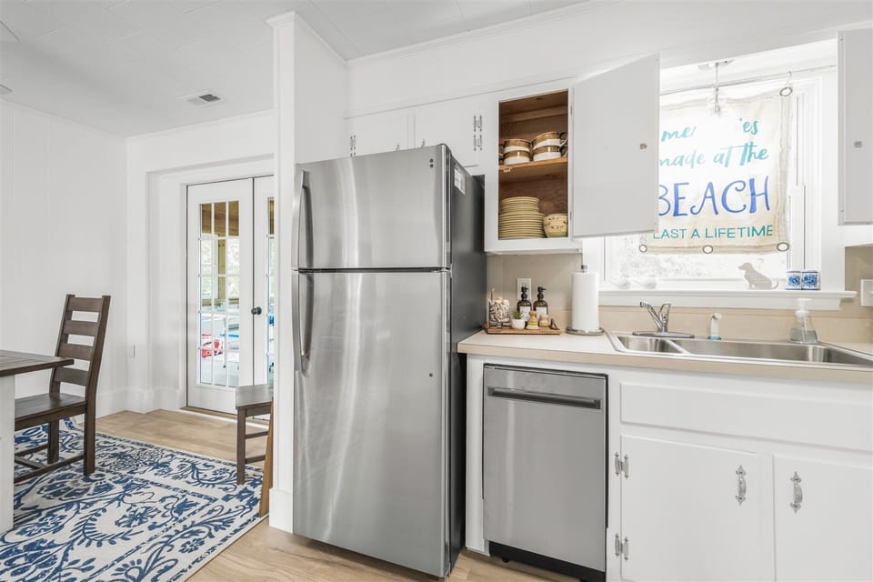 Cottage, 3 Bedrooms | Private kitchen | Fridge, coffee/tea maker