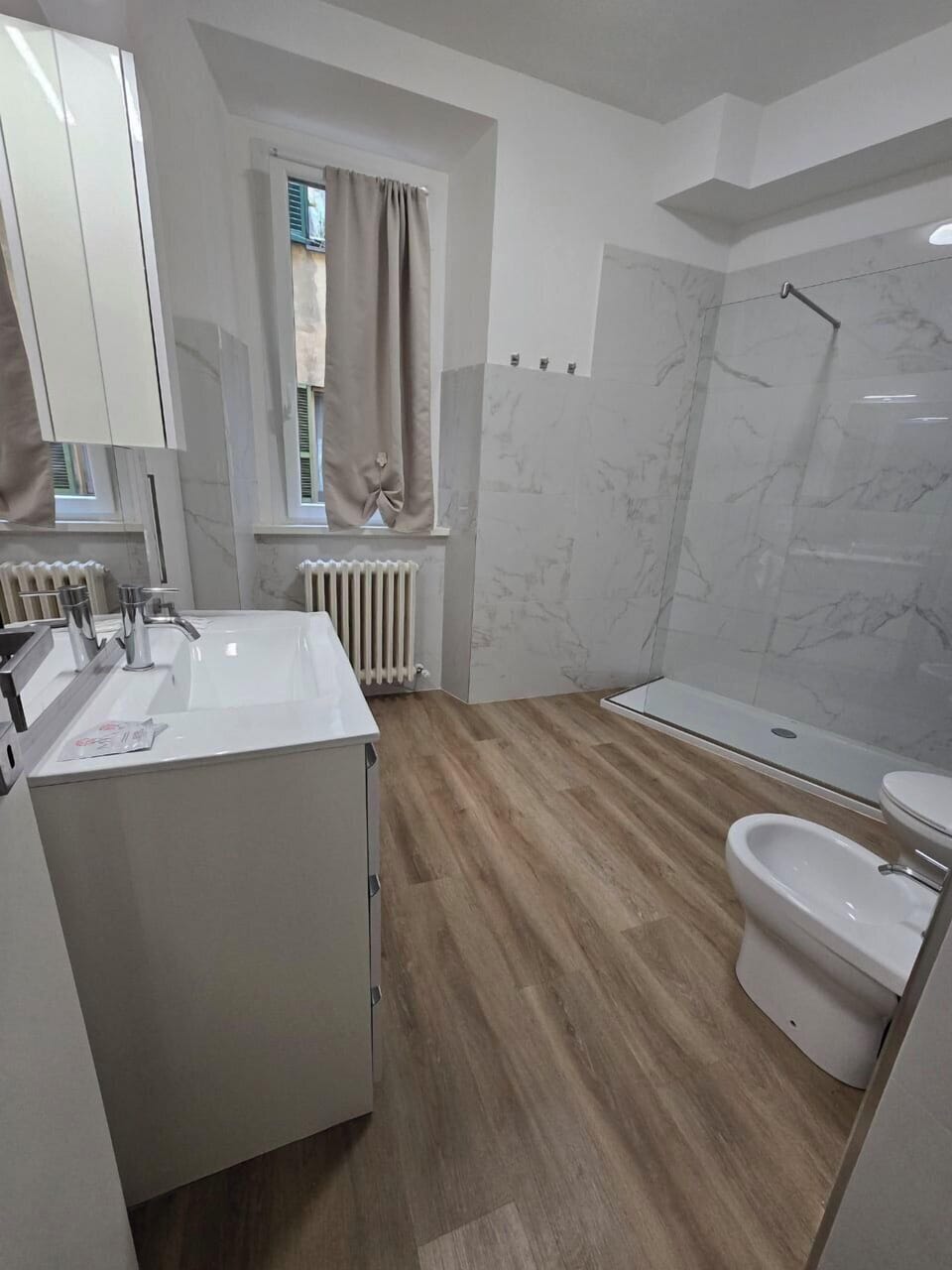 Deluxe Townhome | Bathroom | Hair dryer, towels, soap, shampoo