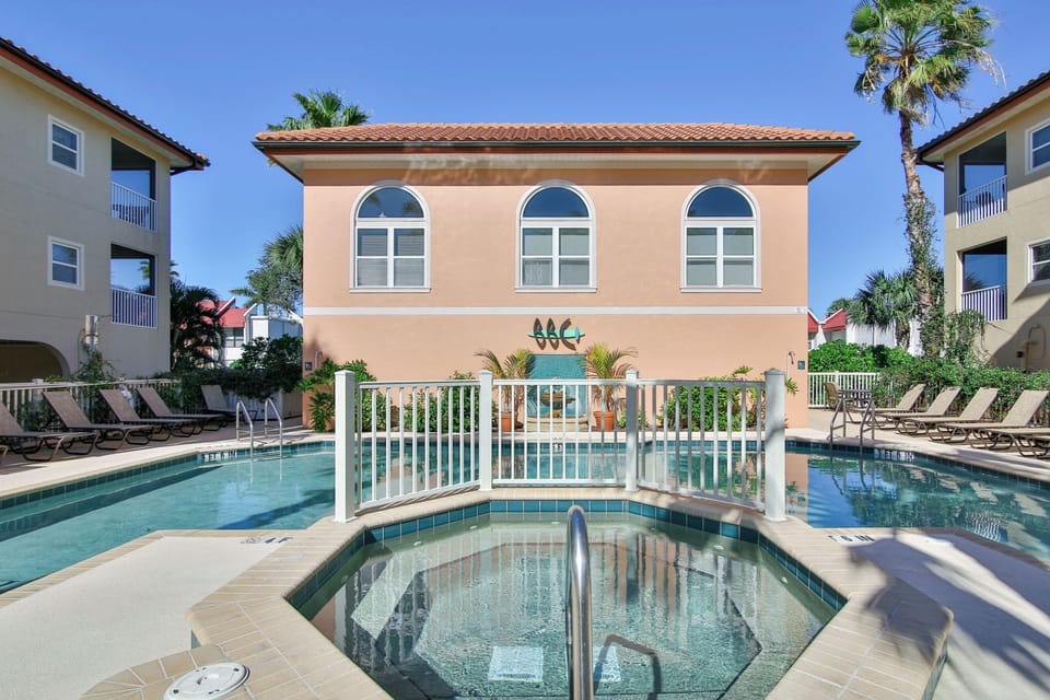 Community Heated Pool & Hot Tub