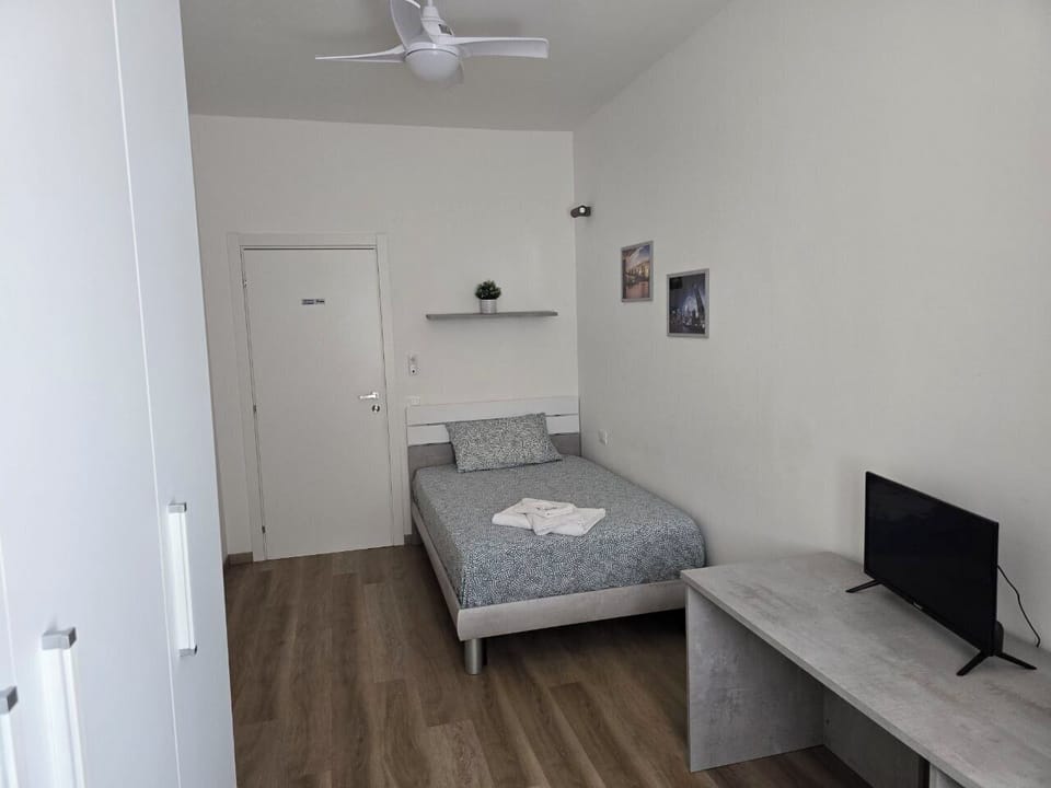 Comfort Townhome | Desk, free WiFi