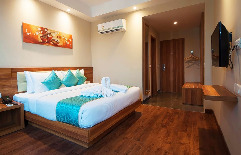 Egyptian cotton sheets, premium bedding, down comforters, in-room safe