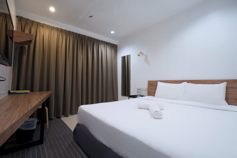 Standard Double Room, 1 Double Bed | Desk, iron/ironing board, free WiFi