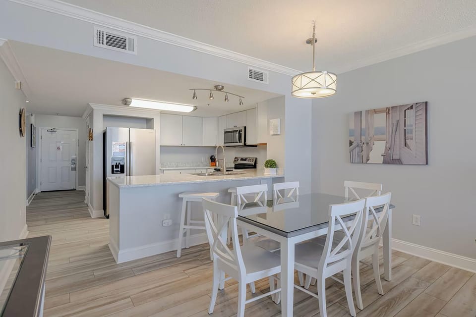 Condo, Multiple Beds (Majestic Beach Towers 1-503) | Dining