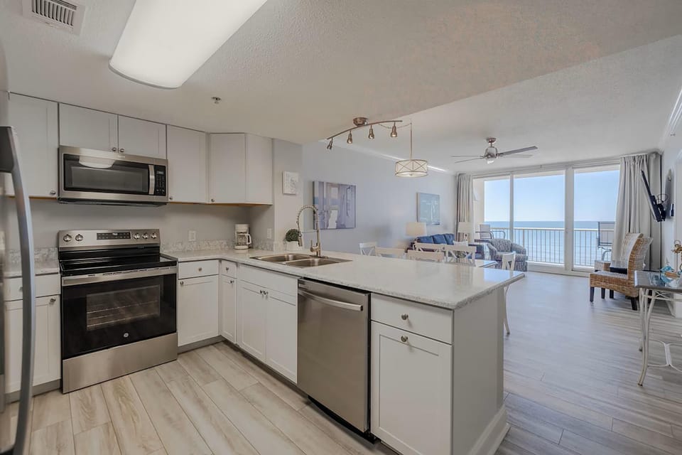 Condo, Multiple Beds (Majestic Beach Towers 1-503) | Private kitchen | Oven, toaster