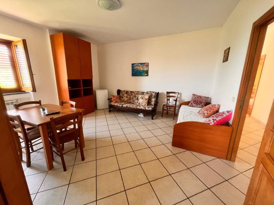 Suite, Sea View | Living area | 31-inch Smart TV with cable channels, first-run movies