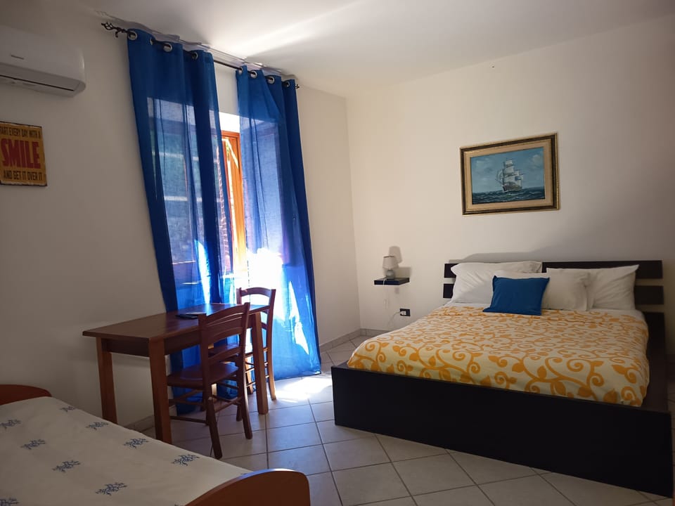 Room, Garden View | Desk, iron/ironing board, free WiFi, bed sheets