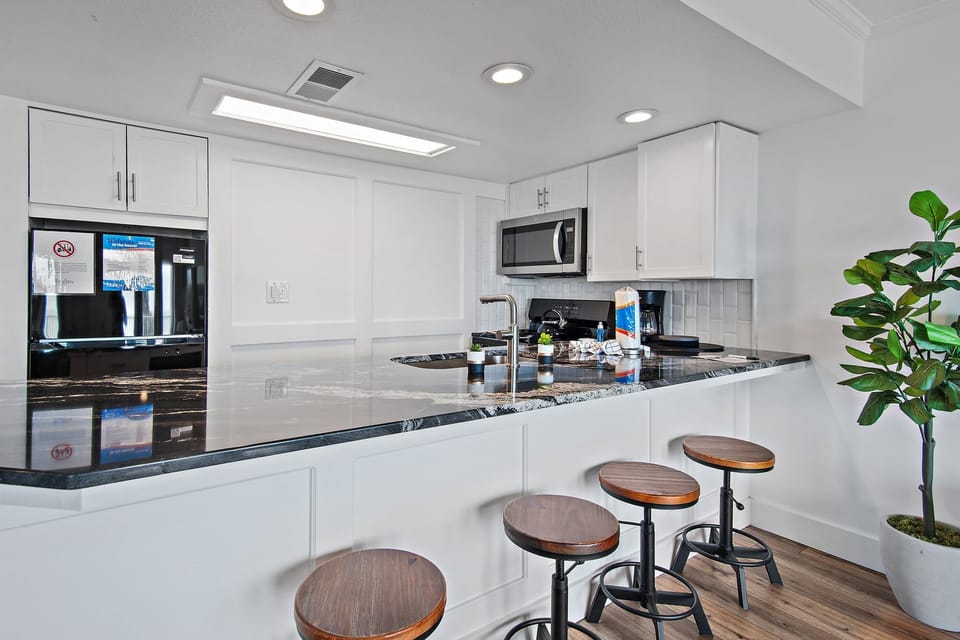 Condo, 1 King Bed with Sofa bed (Gulfview I 314) | Dining