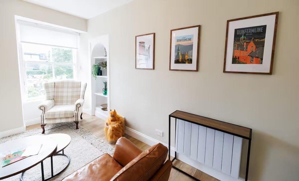 Apartment | Living area | TV