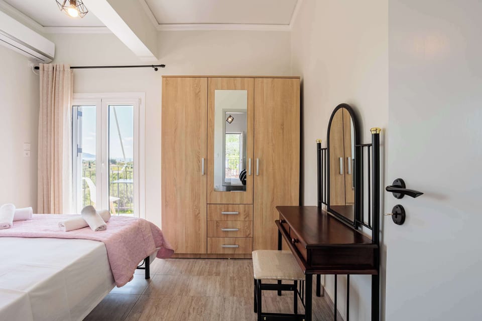 Bedroom with Dressing Table, Wardrobe, and Air Conditioning – Well equipped for both comfort and convenience.