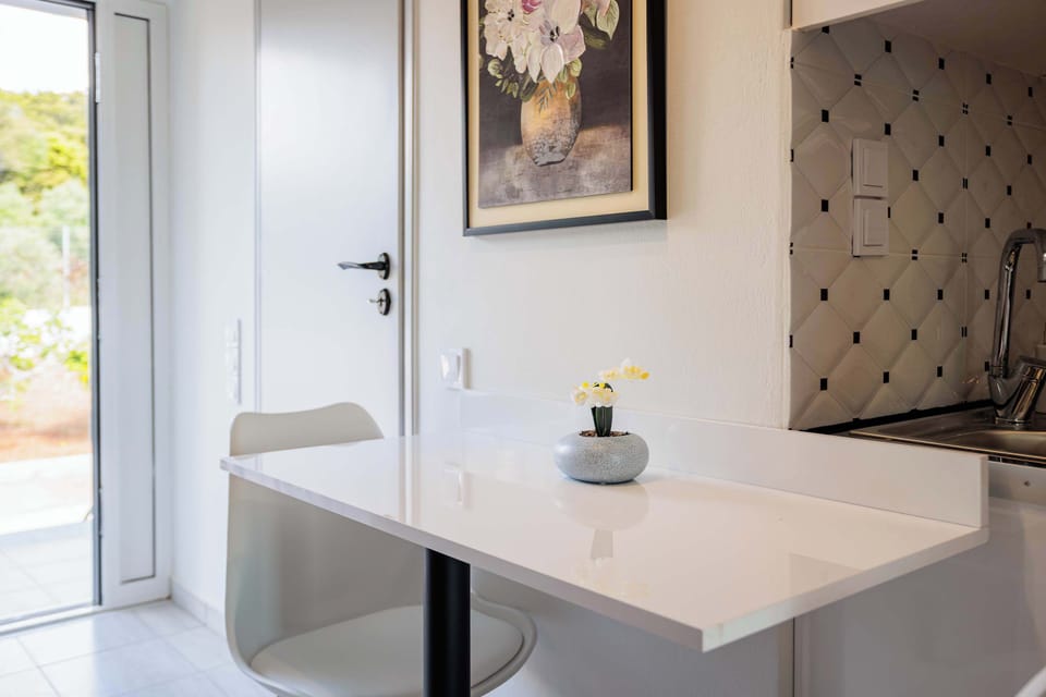 Apartment 2: Dining area