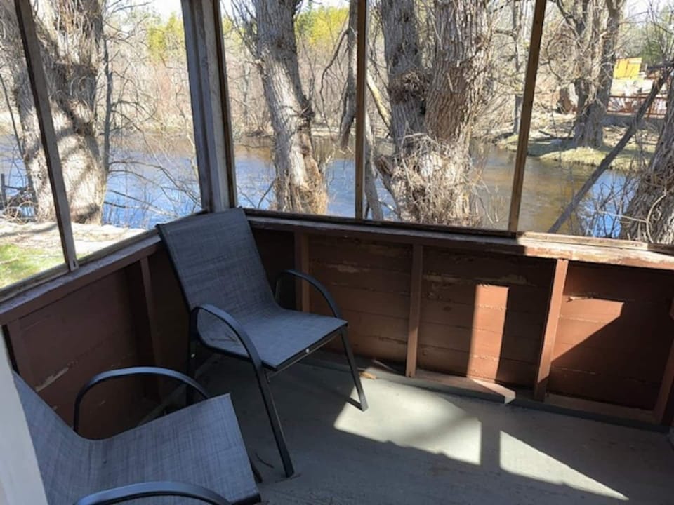 Screened in porch