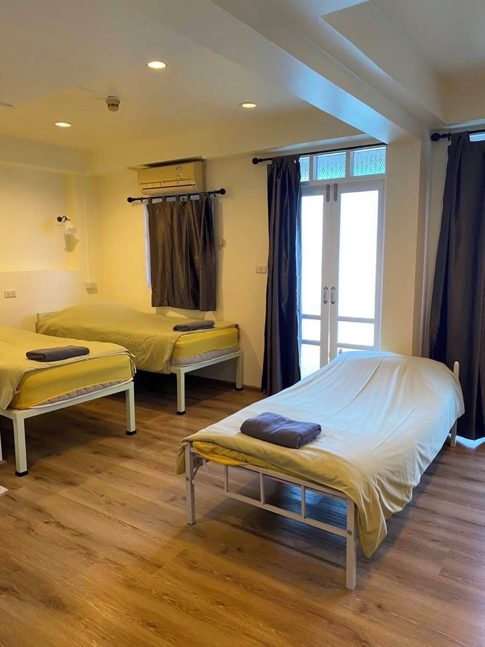 Comfort Quadruple Room | In-room safe, desk, free WiFi