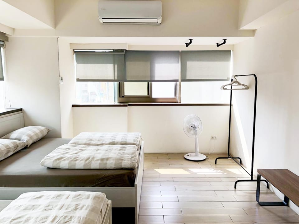 Hypo-allergenic bedding, in-room safe, blackout drapes, soundproofing