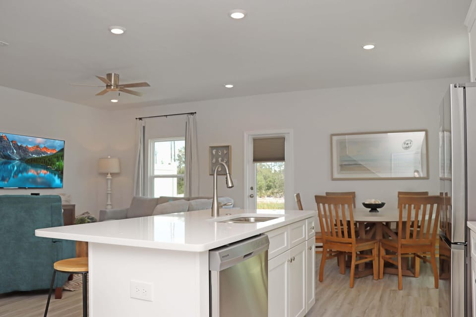 House, Multiple Beds (Salty Beaches) | Interior