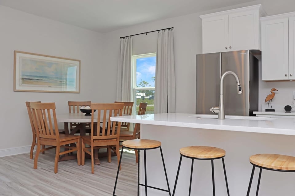 House, Multiple Beds (Salty Beaches) | Dining
