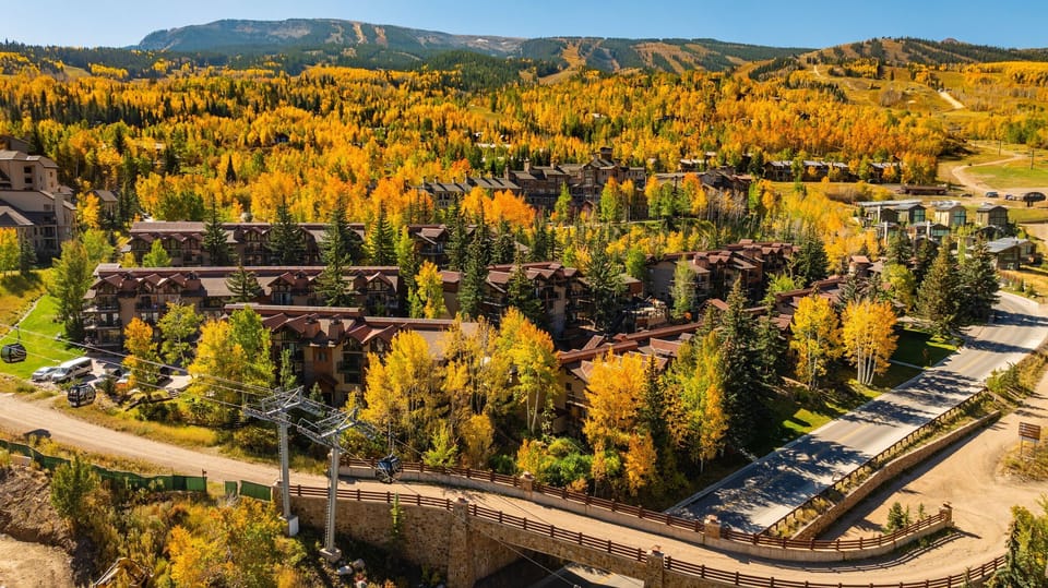 Conveniently located on Wood Road in Snowmass, our property has the easiest access to Fanny Hill and Elk Camp side of the mountain..
