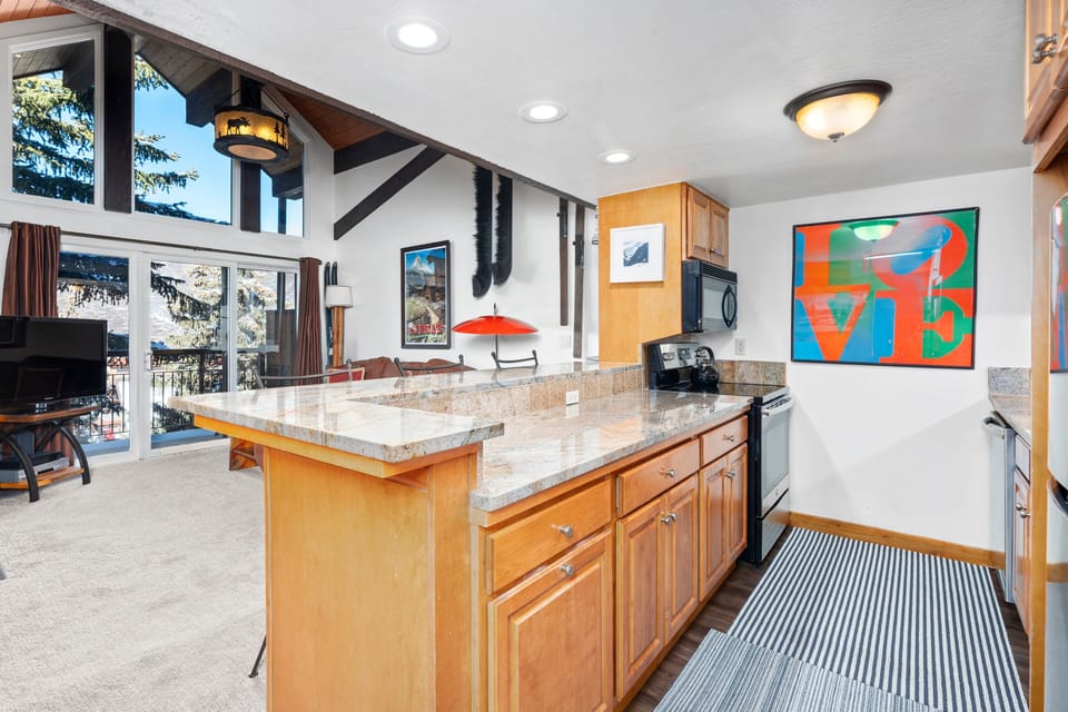 Kitchen Bar seating for 3 people