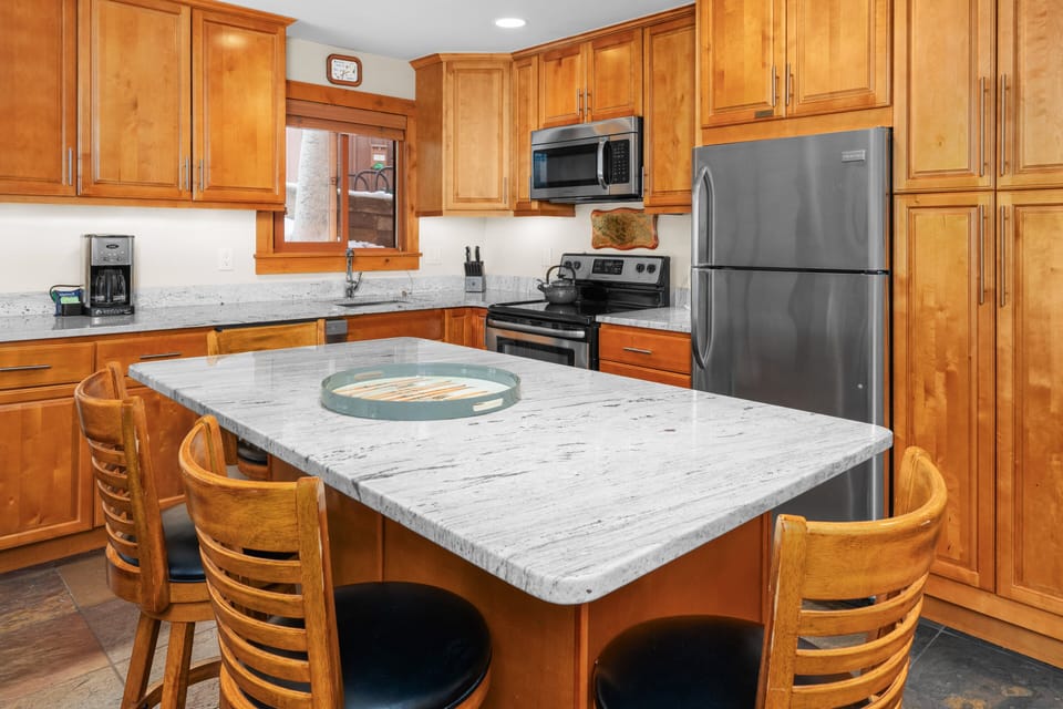 Kitchen Island seating for 4 people