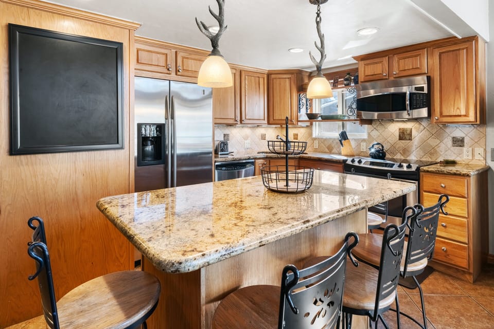 Kitchen Island seating for 5 people