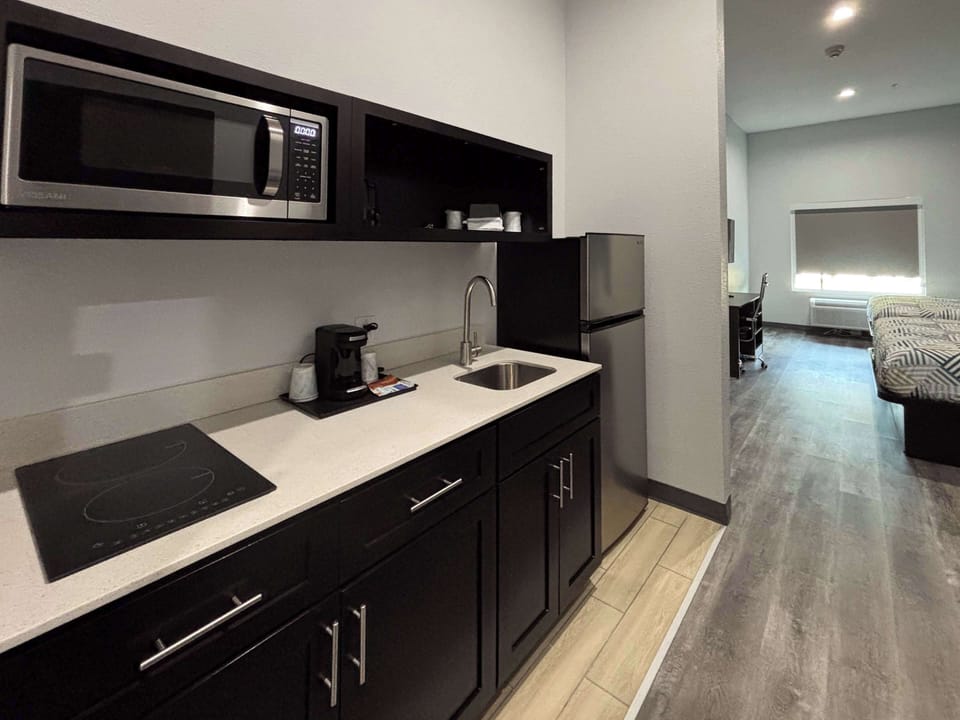 Premium bedding, pillowtop beds, desk, laptop workspace