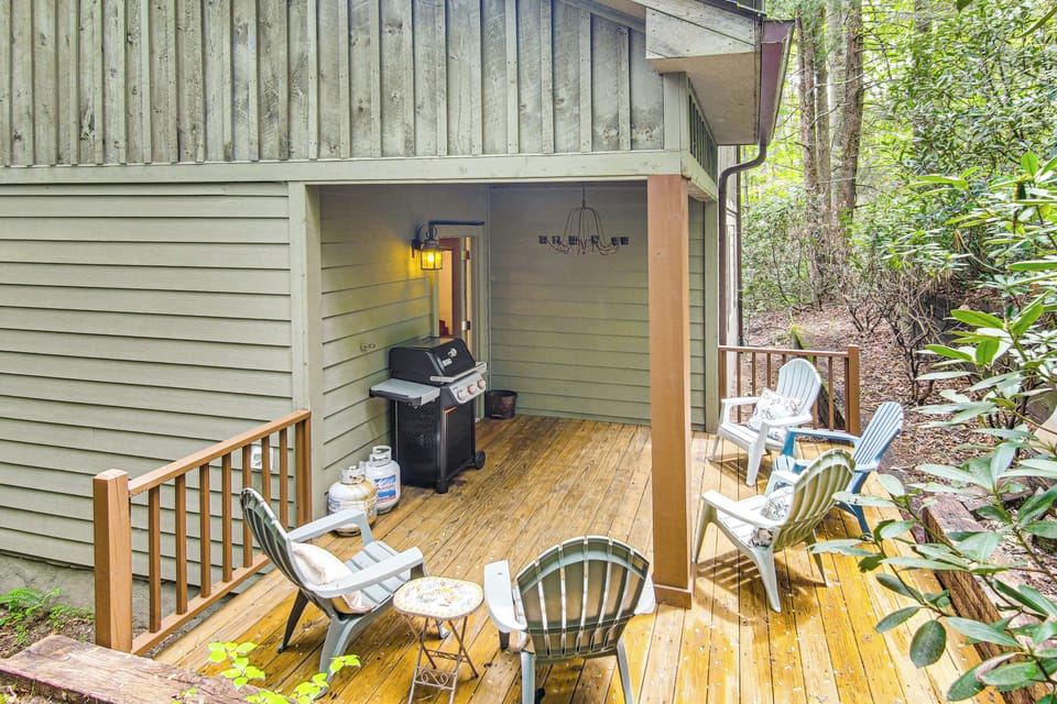 Deck | Sitting Area | BBQ Propane Grill