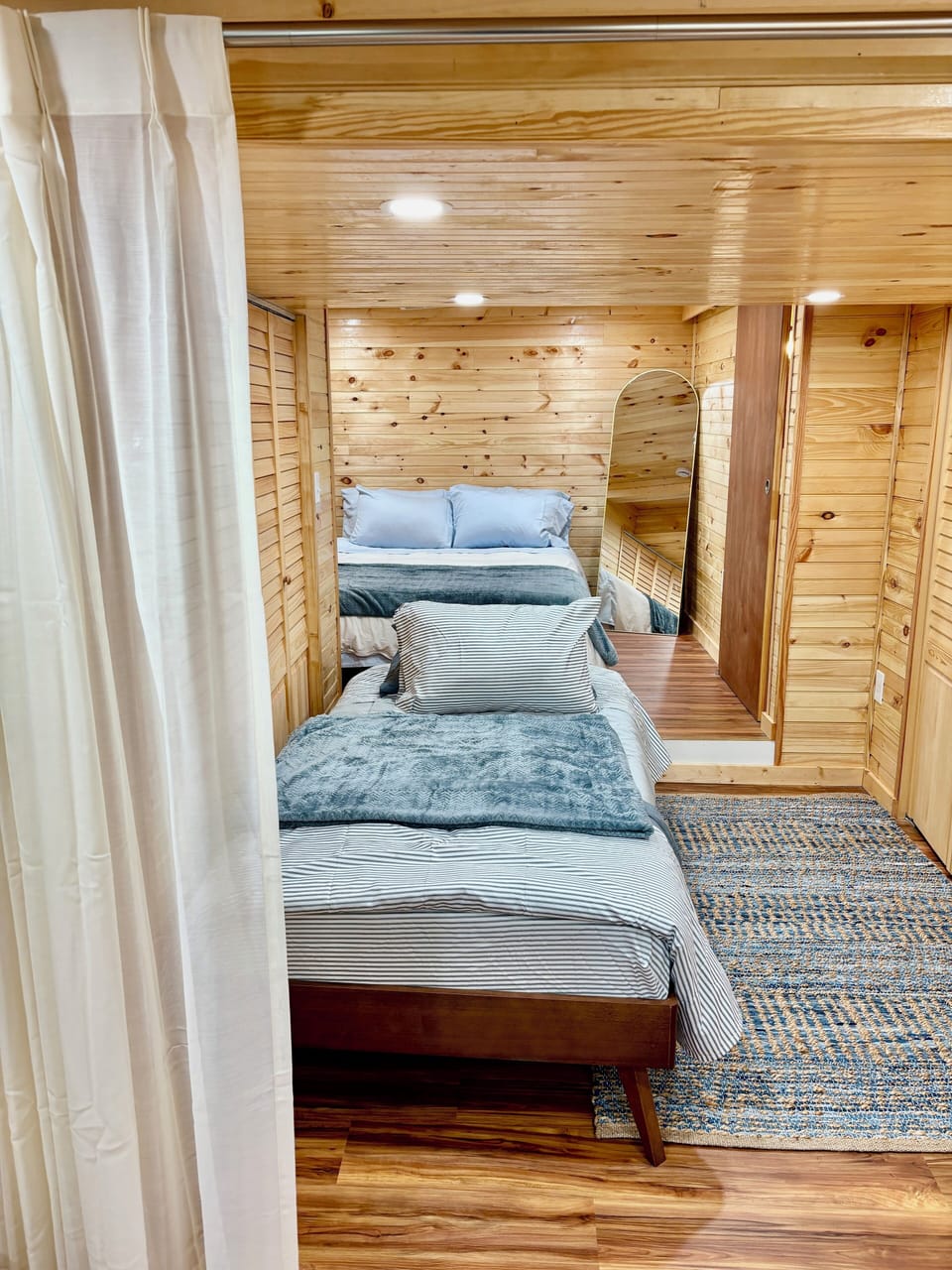 Middle area twin bed