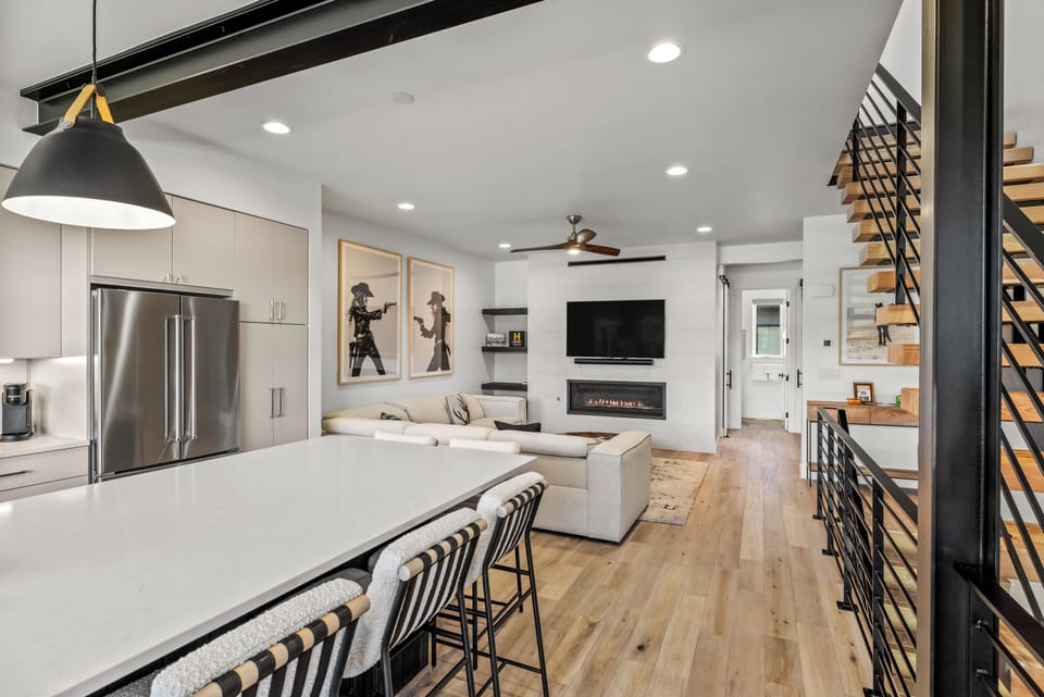 Apres La Joy - stunning 3 bed, 3 bath in the Elevate neighborhood