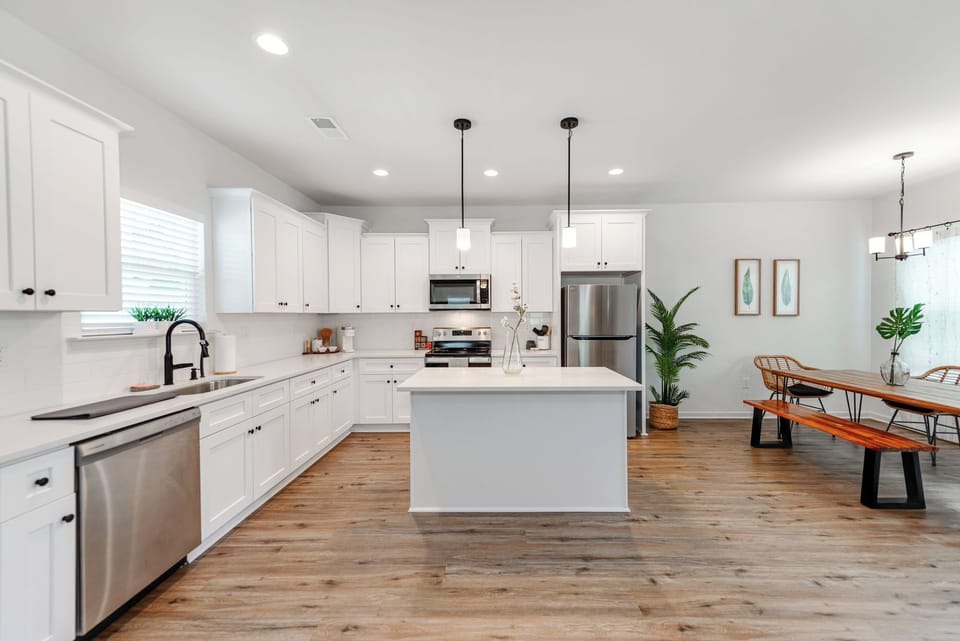 Fully stocked kitchen!