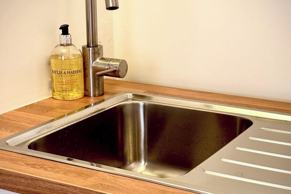 A separate sink area , ideal for tea, coffee and washing up. 