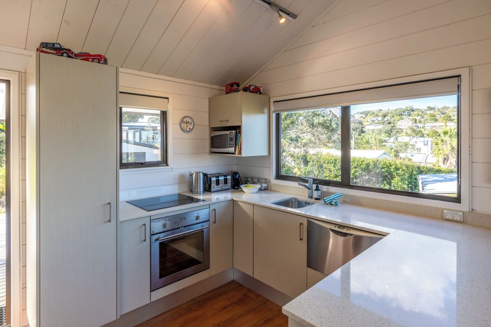 Comfort House, Ocean View | Private kitchen