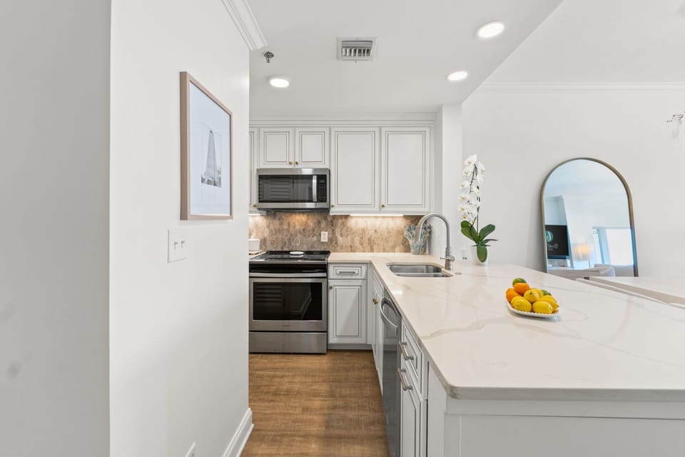The dining area with 4 seats and 3 additional spots at the kitchen counter offers plenty of space for meals and gatherings! 🍽️✨