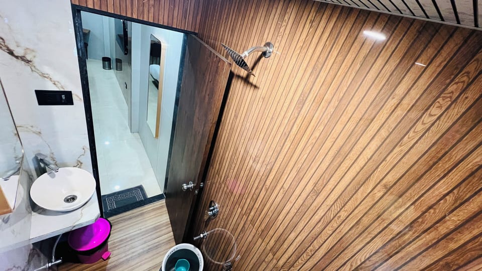 Family Quadruple Room | Bathroom | Shower, bidet, towels, soap