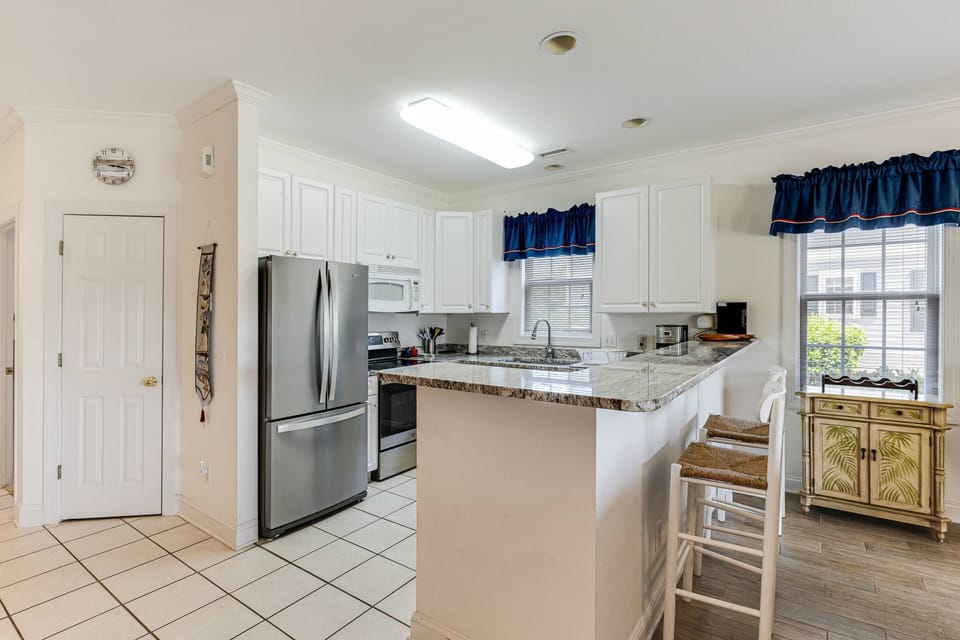 Extra Bar Seating for 2 in the Kitchen