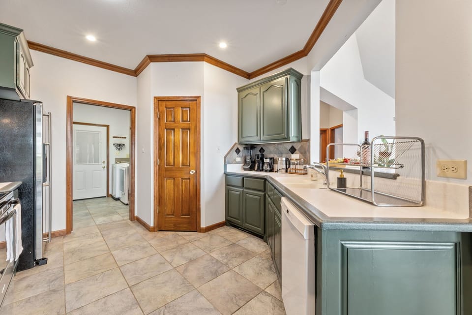 Fully Equipped Kitchen to Cook Homemade Meals