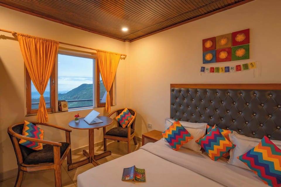 Deluxe Private Room with Balcony and Ensuite Bathroom | Free WiFi