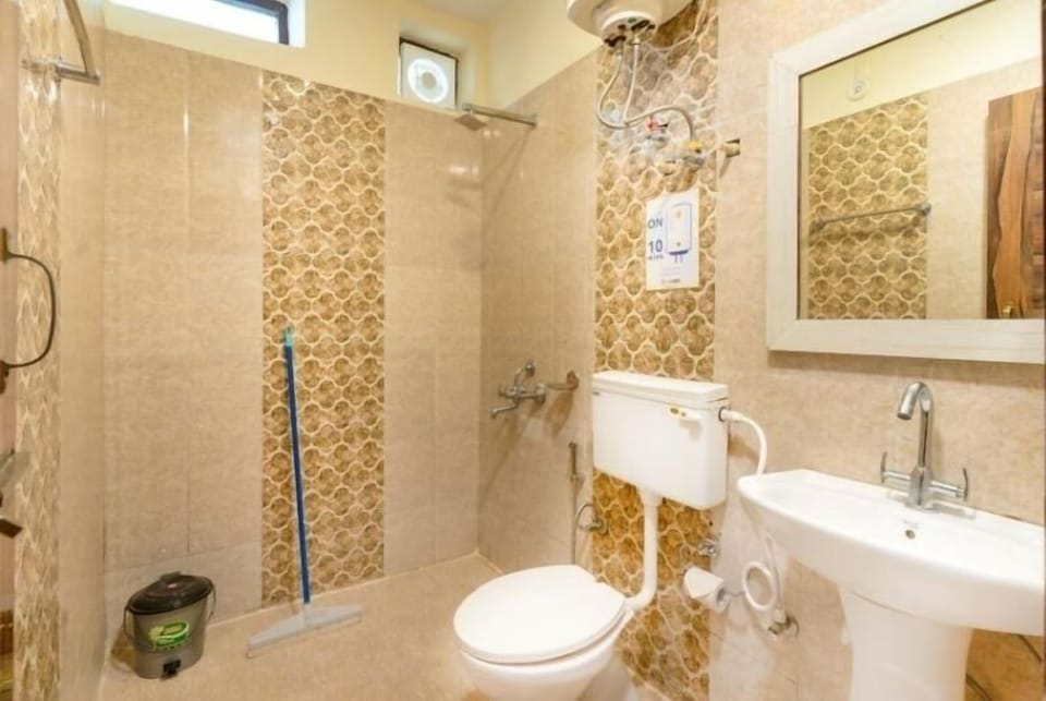 Standard Private Room with Ensuite Bathroom | Bathroom | Toilet paper