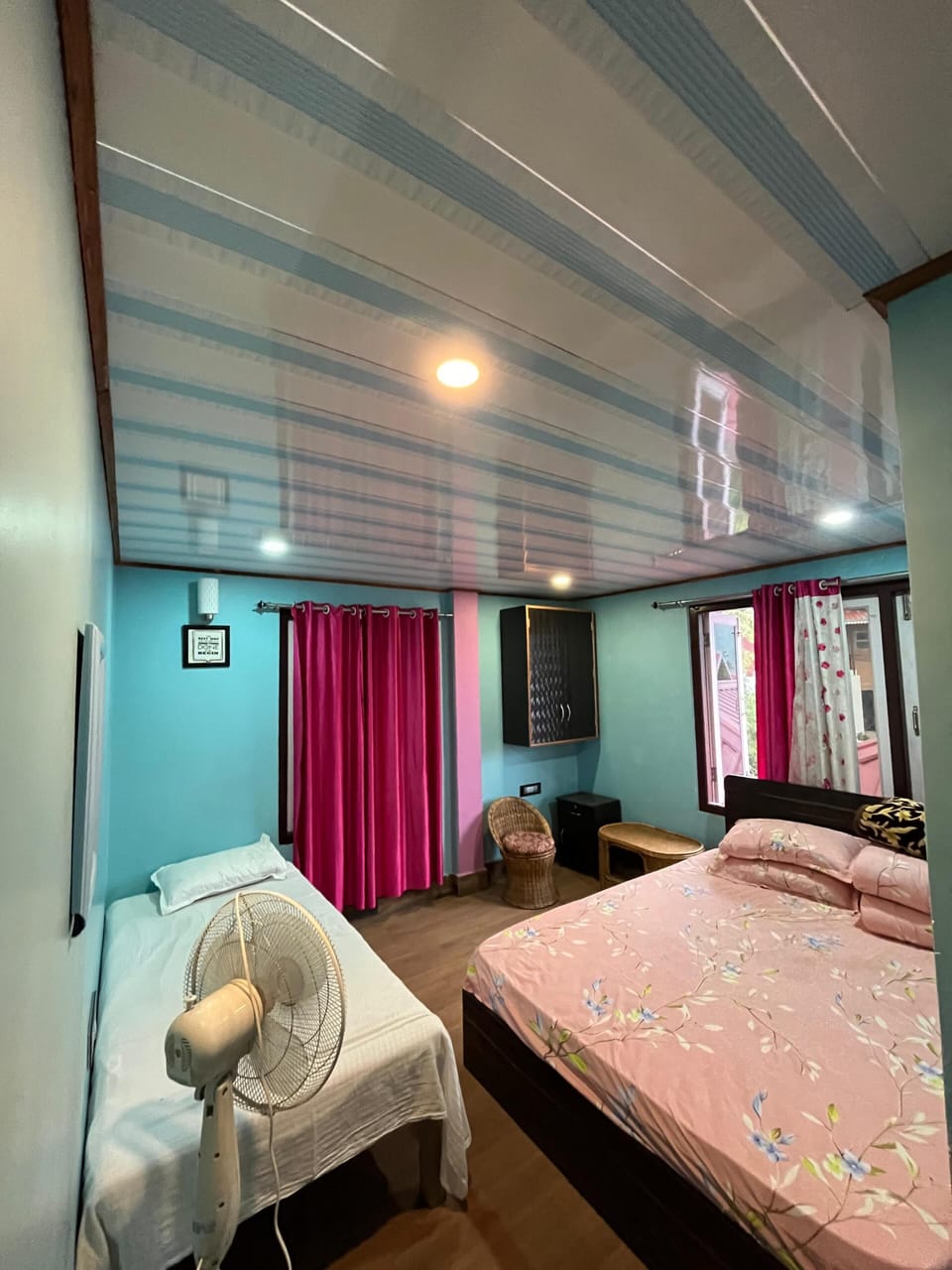 Classic Triple Room | Desk, laptop workspace, free WiFi